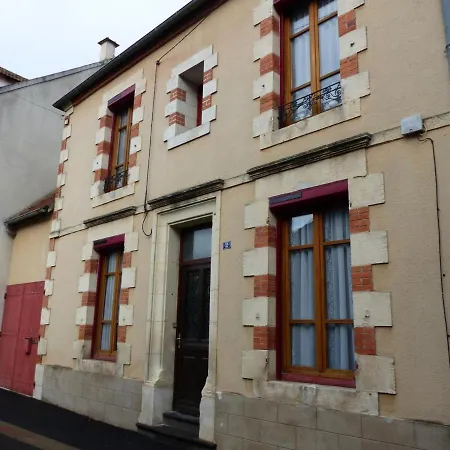 Maison Avec Cour, 4 Chambres, Parking, Proche Commerces Et Loisirs A 8km De Vichy - Fr-1-489-248 * Saint-Germain-des-Fosses