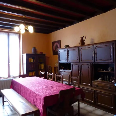 בית נופש Maison Avec Cour, 4 Chambres, Parking, Proche Commerces Et Loisirs A 8km De Vichy - Fr-1-489-248 *