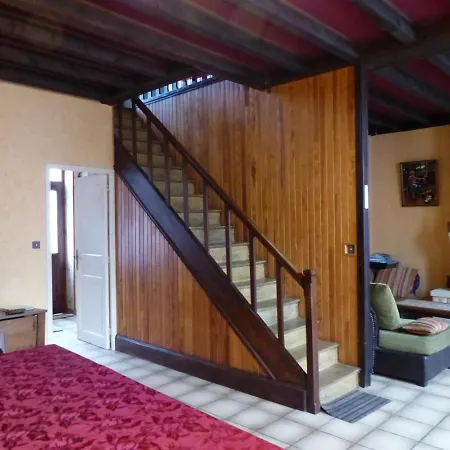 Maison Avec Cour, 4 Chambres, Parking, Proche Commerces Et Loisirs A 8km De Vichy - Fr-1-489-248 בית נופש