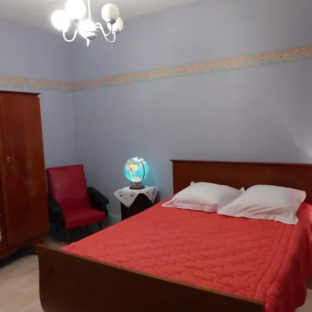 Maison Avec Cour, 4 Chambres, Parking, Proche Commerces Et Loisirs A 8km De Vichy - Fr-1-489-248 בית נופש
